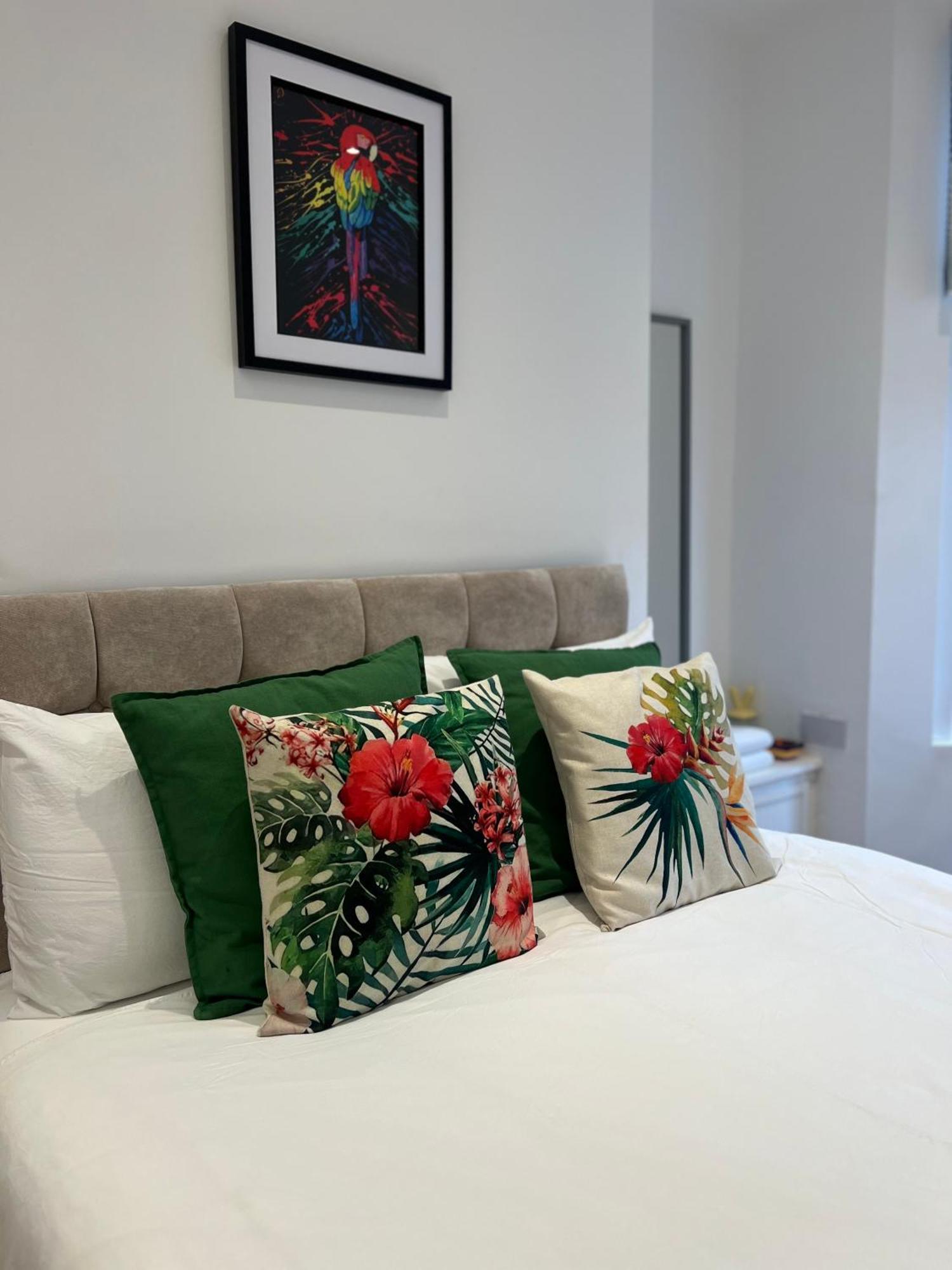 2025 Award Winner Liverpool Cherry House - 4 Bedrooms Extérieur photo